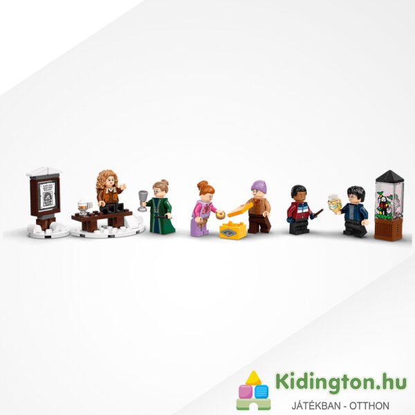 Lego Harry Potter 76388: Látogatás Roxmorts faluban, Lego figurákkal