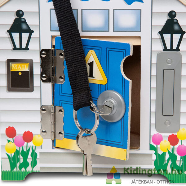 Ház kulcsokkal, csengőkkel és figurákkal: fa készségfejlesztő játék ajtaja - Melissa & Doug